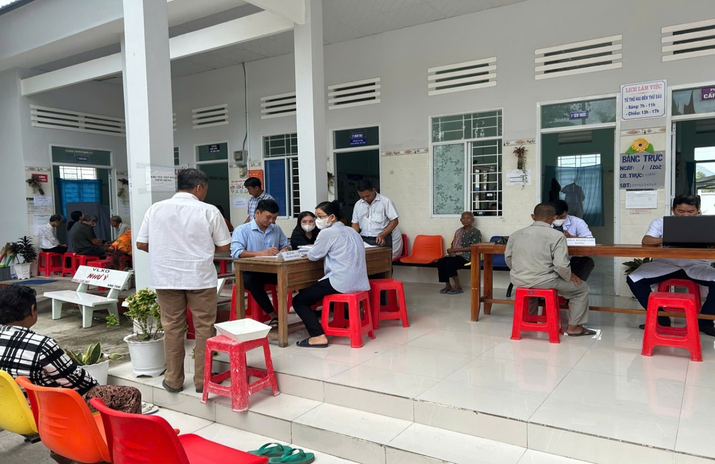 Trung tâm Y tế thị xã Tịnh Biên tổ chức khám sức khỏe người cao tuổi